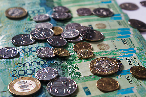 포토 JPG 해외이미지 종이 컨셉 지폐 돈 비즈니스 성공 사람없음 금융 경제 동전 거래 저축 시장 재산 주식 가득함 오브젝트 사인 투자 이익 계산서 위기 해외202008 해외포토 파일형식