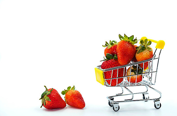 포토 JPG 해외이미지 딸기 근접촬영 사람없음 쇼핑 카트 흰배경 담기 해외202008 해외포토 뷰포인트 백그라운드 과일 모션 흰색 파일형식
