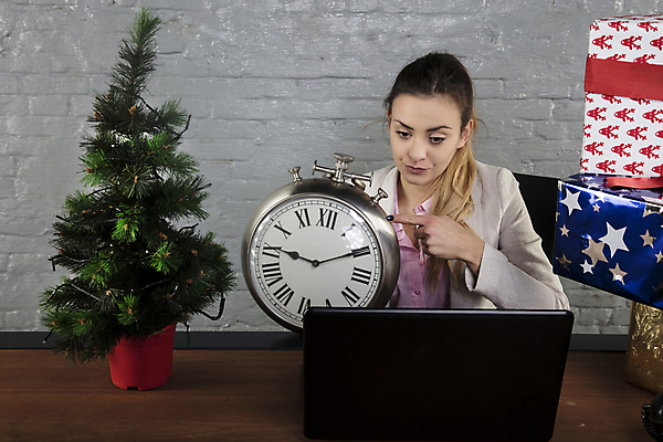 포토 JPG 해외이미지 행복 리본 시계 컨셉 크리스마스 회사 비즈니스 직장 손바닥 선물 한명 상자 사무실 크리스마스트리 산타클로스 놀람 기쁨 축하 잡기 시간 업무 비즈니스우먼 막대기 구매 만족 준비 경영자 리더 포인트 경영 조언 해외202008 해외포토 1 손 여자 기념일 감정 모션 표정 사람 금융 쇼핑 작업 직장인 파일형식