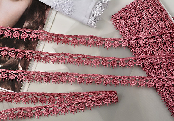 포토 JPG 해외이미지 디자인 드레스 리본 파도 분홍색 결혼 백그라운드 꽃무늬 패턴 취미 사람없음 빛 장미 유행 마을 상점 낭만 수확 흰색 시골 직물 면 화려 고급 우아함 바느질 실크 천 수집 묘사 질감 복고 테이프 부드러움 재단 엘리먼트 해외202008 해외포토 레이스천 옷 꽃 바다 컬러 컨셉 무늬 농업 문구용품 이벤트 감각 파일형식