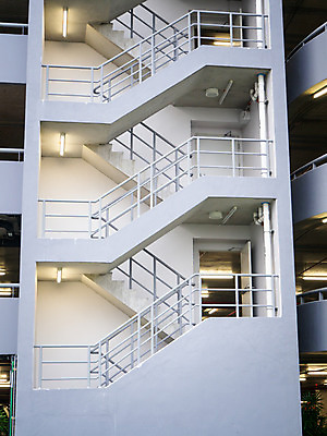 포토 JPG 해외이미지 라이프스타일 외관 공원 산업 컨셉 건축양식 난간 바닥 사람없음 야외 건물 쌓기 우주 계단 운전 도시 도심 주차 서비스 시멘트 차고 콘크리트 통근 해외202008 해외포토 건축물 공공시설 건축 모션 생활 출근 파일형식