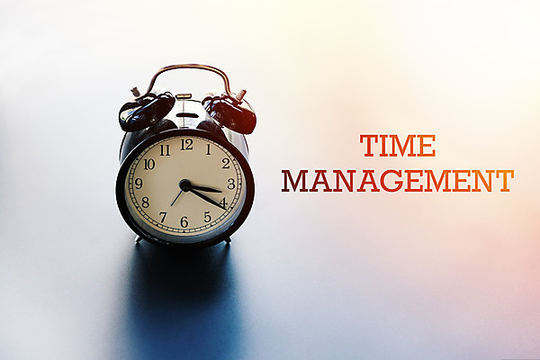 포토 JPG 해외이미지 라이프스타일 손 디자인 교육 시계 분홍색 백그라운드 컨셉 비즈니스 텍스트 가족 엄마 아이디어 사람 사람없음 목재 단어 컬러풀 노란색 쪽지 시간 업무 플랫 계획 손목시계 뇌 바쁨 공포 시스템 혁명 경영 마감 어려움 프리랜서 해외202008 해외포토 나무 직업 문자 컬러 재료 장신구 관계 생활 신체부위 작업 파일형식