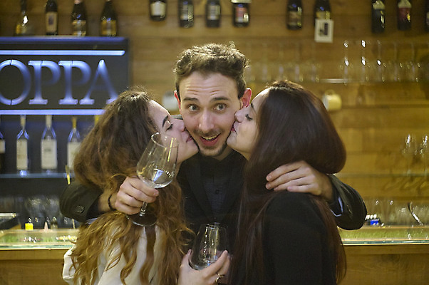 포토 JPG 해외이미지 백인 라이프스타일 커플 여자 남자 행복 어린이 백그라운드 2 데이트 가족 관계 포옹 자연 키스 함께함 발렌타인데이 사랑 사람 소년 성인 야외 두명 우정 기쁨 낭만 흰색 해외202008 해외포토 서양인 감정 컬러 컨셉 안기 데이이벤트 생활 친구 애정표현 생태계 파일형식