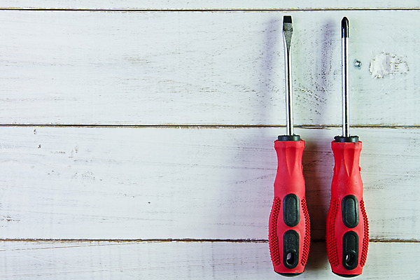 포토 JPG 해외이미지 직업 산업 백그라운드 컨셉 2 비즈니스 새로움 주택 손잡이 사람없음 빨간색 세트 머리 금속 장비 흰색 기구 공구 나사 업무 쌍 작업실 드라이버 수리 은색 묘사 오브젝트 목공예 고정 평행 업그레이드 조작 직진 철강 하드웨어 해외202008 해외포토 컬러 재질 건물 신체부위 컴퓨터 도구 작업 공예 파일형식