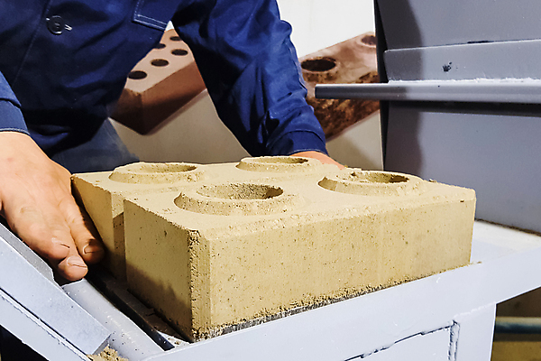 포토 JPG 해외이미지 모양 손 산업 벽 백그라운드 공장 자연 벽돌 바닥 주택 관리 사람없음 건물 빨간색 노란색 기계 공구 긴급 업무 판넬 제조 측정 복고 점토 레고 직사각형 내추럴 건축업자 계약자 더블 방법 셀프 재주꾼 조작 콘크리트 해외202008 해외포토 도형 건축물 건축 컬러 공업 신체부위 장난감 도구 작업 계약 생태계 파일형식