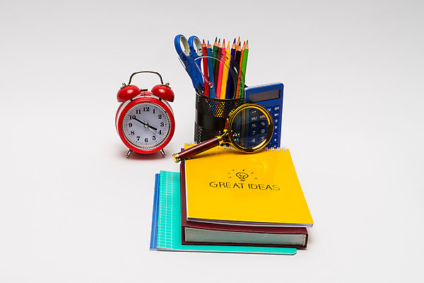 포토 JPG 해외이미지 학생 교육 종이 어린이 시계 백그라운드 컨셉 장신구 교실 학교 돋보기 문구용품 아이디어 사람없음 책 학습 스터디 세트 컬러풀 사무실 연필 쌓기 우주 검은색 공책 장비 계산기 흰색 도구 공구 그룹 수집 오브젝트 신학기 공포 모음 구성 공급 많음 해외202008 해외포토 컬러 비즈니스 모션 학용품 사람 한글 필기구 파일형식