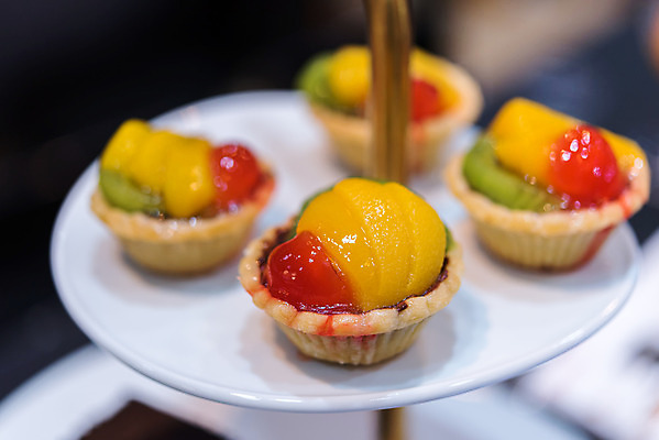 포토 JPG 해외이미지 디저트 실내 사람없음 아웃포커스 달콤 타르트 해외202008 해외포토 음식 빵 촬영기법 내부 맛 파이_빵 파일형식