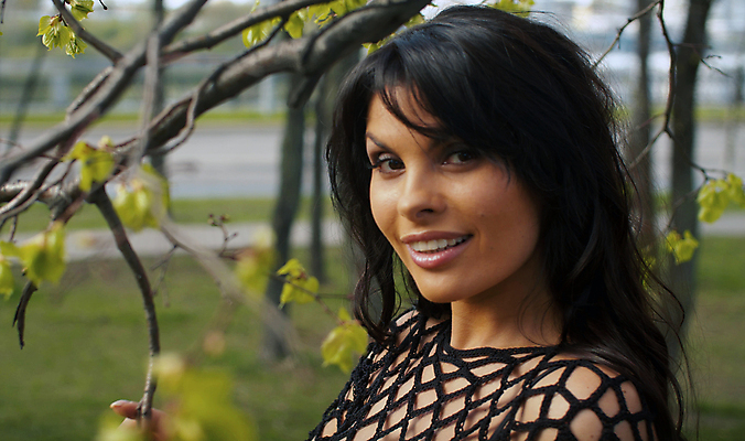 포토 JPG 해외이미지 나무 백인 모델 라이프스타일 옷 공원 여자 행복 감정 얼굴 잎 자연 휴가 갈색머리 한명 사람 성인 야외 유행 걷기 검은색 봄 자유 도시 자신감 닫기 긍정 개성 내추럴 독립 진짜 해외202008 해외포토 서양인 식물 1 헤어스타일 계절 공공시설 컬러 컨셉 모션 생활 신체부위 생태계 파일형식