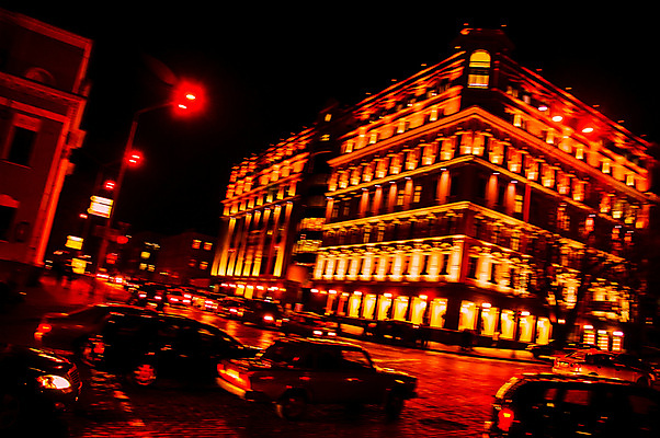 포토 JPG 해외이미지 도로 여행 백그라운드 이동 컨셉 비즈니스 건축양식 교통시설 모션 자동차 추상 거리 사람없음 건물 빛 도시풍경 어둠 새벽 도시 도심 야간 저녁 소프트포커스 속도 장면 타운 블러 우크라이나 해외202008 해외포토 자연요소 건축물 건축 유럽 길 육상교통 교통 무늬 촬영기법 풍경 시설 파일형식