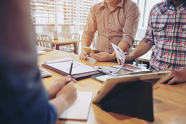 포토 JPG 해외이미지 직업 손 디자인 컨셉 인터넷 비즈니스 통신 성공 회의 모바일 그래프 협력 아이디어 직장 사람없음 금융 노트북 컴퓨터 사무실 디지털 자료 정보 성장 업무 비즈니스맨 네트워크 계획 주식 연결 분석 온라인 경영 계좌 마케팅 프로젝트 인터랙티브 해외202008 해외포토 남자 회사 신체부위 경제 전자제품 작업 직장인 파일형식