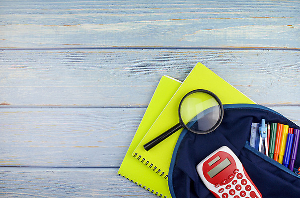 포토 JPG 해외이미지 학생 디자인 교육 종이 어린이 백그라운드 컨셉 다이어트 가방 비즈니스 포장 배낭 학교 탁자 문구용품 사람없음 목재 책 초록색 파란색 스터디 상자 컬러풀 사무실 연필 우주 쪽지 공책 공백 장비 에너지 흰색 신선 업무 플랫 정상 책상 오브젝트 신학기 유기농 위치 점심식사 해외202008 해외포토 나무 웰빙 잡화 컬러 가구 재료 학용품 건강 사람 학습 필기구 식사 작업 파일형식