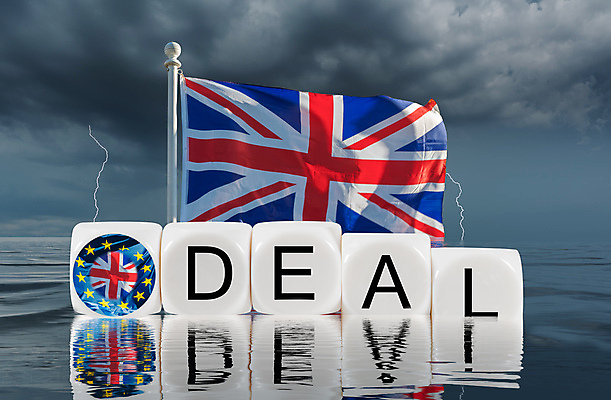 포토 JPG 해외이미지 유럽 파도 컨셉 비즈니스 관계 바람 미래 출입구 영국 협상 사람없음 물 거래 깃발 번개 토론 심볼 계약 무역 폭풍 반대 떠남 왕국 위기 유럽연합 폭풍우 브렉시트 국경 해외202008 해외포토 자연요소 나라 산업 바다 모션 날씨 경제 비_날씨 자연재해 파일형식