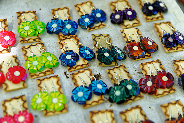 포토 JPG 해외이미지 전통 디자인 문화 백그라운드 패턴 목걸이 장신구 추상 선물 미술 사람없음 장식 빨간색 초록색 빛 쇼핑 컬러풀 갈색 유행 수확 시장 우아함 보석 공예 구슬 기념품 쿠바 수공예 DIY 핸드메이드 스타일 해외202008 해외포토 컬러 컨셉 무늬 농업 문화예술 취미 중앙아메리카 광석 오브젝트 파일형식