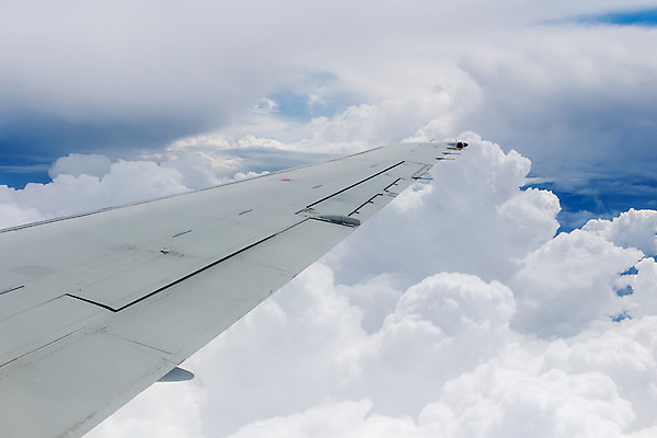 포토 JPG 해외이미지 구름 응시 지구 여행 백그라운드 날개 창문 교통시설 자연 유리 하늘 휴가 비행기 안테나 풍경 사람없음 파란색 태양 우주 일출 맑음 일몰 흰색 비행 분위기 정상 고도 항공 제트기 우주산업 스카이라인 대패 수평선 해외202008 해외포토 자연요소 시선 산업 컬러 교통 컨셉 통신 항공교통 재질 날씨 대중교통 노을 시설 생태계 파일형식