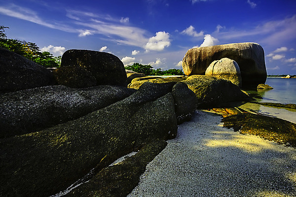 포토 JPG 해외이미지 구름 아시아 모래 바다 섬 여행 자연 하늘 휴가 풍경 사람없음 야외 가로 물 여름 파란색 맑음 바위 시골 그룹 큼 인도네시아 장면 내추럴 많음 해외202008 해외포토 자연요소 계절 나라 컬러 컨셉 날씨 돌_바위 크기 생태계 파일형식