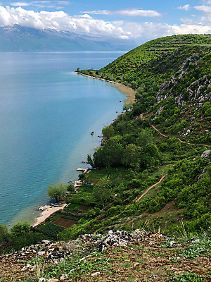 포토 JPG 해외이미지 나무 유럽 호수 여행 건축양식 휴가 산 사람없음 물 파란색 여행객 마을 환경 수영 만 지중해 언덕 휴양지 발칸반도 해외202008 해외포토 자연요소 식물 건축 나라 바다 컬러 사람 장소 수상스포츠 파일형식