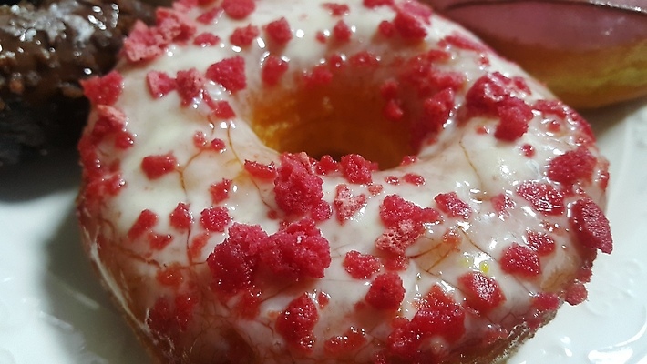 포토 JPG 해외이미지 전통 음식 분홍색 백그라운드 다이어트 탁자 디저트 사람없음 장식 빨간색 컬러풀 갈색 케이크 초콜릿 사진촬영 축제 빵집 튀김 흰색 축하 신선 원형 도넛 달콤 맛 아침식사 폐기물 설탕 굽기 수집 뿌리기 흰배경 칼로리 고립 반투명 어려움 페스츄리 맛있는 해외202008 해외포토 도형 빵 컬러 가구 컨셉 모션 건강 상점 촬영 식사 쓰레기 구이 파일형식