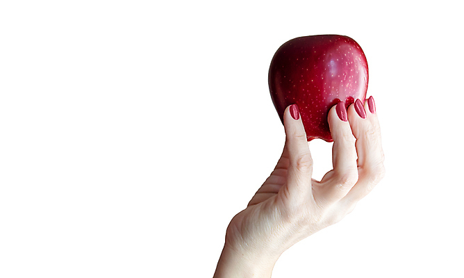 포토 JPG 해외이미지 손 여자 음식 백그라운드 컨셉 다이어트 과일 부분 손가락 건강 손바닥 사람 사람없음 빨간색 젖음 흰색 신선 잡기 달콤 맛 사과 손톱 먹기 주기 유기농 팔 보여주기 비타민 내추럴 고립 똑같은 숙성 채식주의자 맛있는 해외202008 해외포토 웰빙 컬러 모션 신체부위 채식 영양소 파일형식