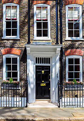 포토 JPG 해외이미지 전통 라이프스타일 영어 외관 유럽 문화 벽 백그라운드 건축양식 창문 하늘 지붕 벽돌 영국 잉글랜드 거리 주택 사람없음 건물 빨간색 문 흰색 도시 재산 플랫 런던 정사각형 지역 커뮤니티 타운 개발 교외 빅토리아 옛날 줄서기 진짜 해외202008 해외포토 도형 문자 건축물 건축 나라 컬러 모션 생활 금융 파일형식