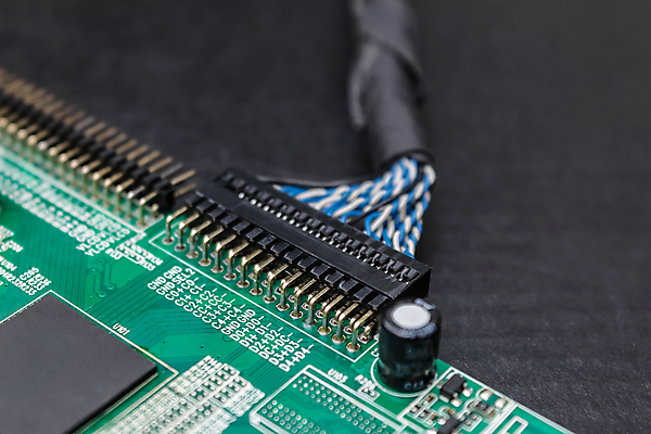 포토 JPG 해외이미지 직업 산업 노동자 사람없음 초록색 전자제품 컴퓨터 디지털 모니터 검은색 자료 장비 과학기술 전선 공구 업무 신용카드 작업실 수리 회로판 파편 연결 청소 서비스 라디오 순환 반도체 전자 유지 마더보드 방법 복원 블러 엘리먼트 콘덴서 프로세서 카피스페이스 해외202008 해외포토 컬러 모션 기술 금융 공백 도구 작업 파일형식