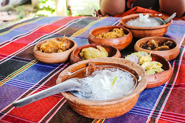 포토 JPG 해외이미지 전통 라이프스타일 접시 음식 백그라운드 태국 탁자 밥 건강 육류 돼지고기 요리 동양인 사람없음 목재 컵 물 숟가락 얼음 식사 봄 궁전 추위 흰색 사발 고급 달콤 애피타이저 시원함 허브 점토 부족 점심식사 옛날 스타일 맛있는 해외202008 해외포토 자연요소 나무 식물 식기 계절 아시아 컬러 가구 컨셉 고건축 식재료 재료 수저 인종 생활 사기그릇 맛 파일형식
