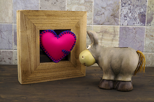 포토 JPG 해외이미지 모양 디자인 벽 백그라운드 컨셉 추상 휴가 아이디어 프레임 발렌타인데이 선물 사랑 사람없음 목재 장식 빨간색 우주 공백 낭만 수확 하트 시골 축하 인사 신용카드 메시지 심볼 타일 그림 질감 복고 수공예품 정물화 핸드메이드 국경 해외202008 해외포토 나무 감정 컬러 무늬 농업 재료 데이이벤트 금융 예절 공예품 파일형식