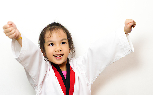 포토 JPG 해외이미지 어린이 스포츠 포즈 백그라운드 유니폼 한명 동양인 운동 힘 벨트 흰색 싸움 고립 해외202008 해외포토 1 잡화 옷 컬러 모션 건강 사람 인종 파일형식