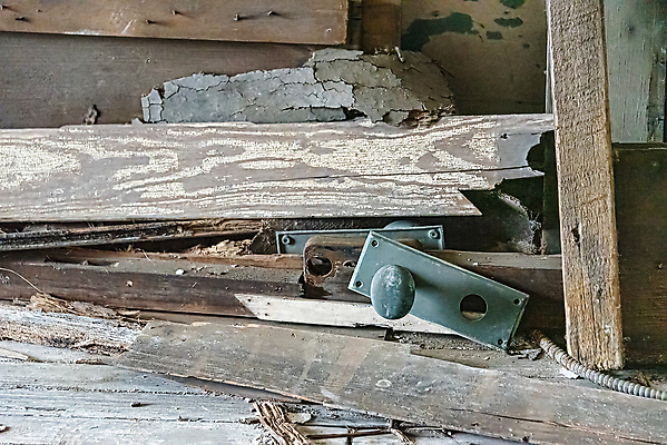 포토 JPG 해외이미지 건축양식 주택 사람없음 건물 목재 초록색 쌓기 문 금속 페인트 손상 수확 골동품 업무 쓰레기 폐기물 파편 땅 버리기 묘사 부식 복고 잠금 흙더미 그런지 깨짐 석고 썩음 옛날 노화 해외202008 해외포토 나무 건축물 건축 컬러 컨셉 농업 재료 모션 재질 흙 작업 보안 파일형식 더미