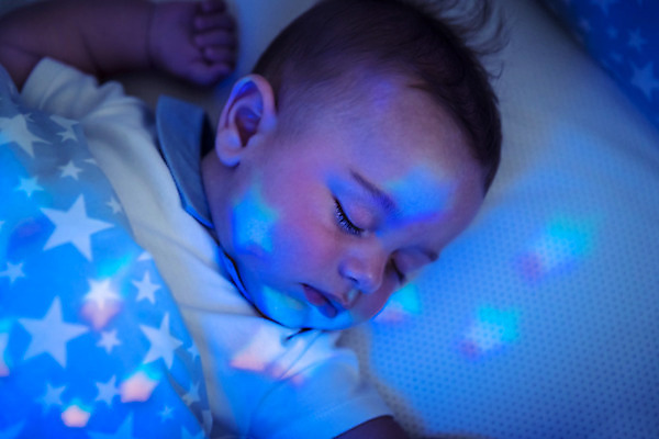 포토 JPG 해외이미지 백인 별 아들 얼굴 어린이 휴식 실내 건강 사랑 한명 사람 소년 평화 침묵 꿈 침대 아기 신생아 잠 달콤 작음 담요 거짓말 걸음마 결백 돌봄 천진난만 취침시간 해외202008 해외포토 자연요소 서양인 1 남자 감정 가구 컨셉 가족 모션 내부 신체부위 소리 맛 크기 파일형식