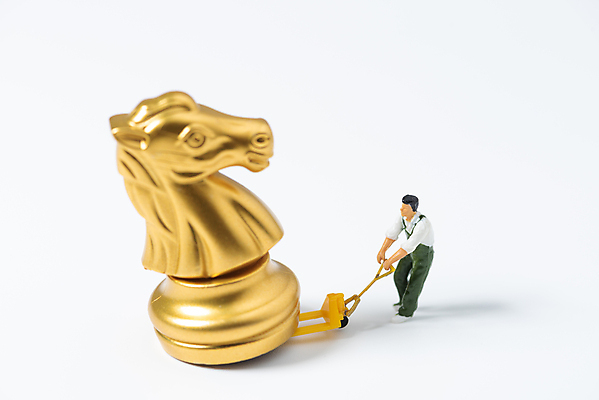 포토 JPG 해외이미지 컨셉 돈 비즈니스 성공 사람 사람없음 금융 숫자 미니어처 게임 비즈니스맨 체스 계획 심볼 사인 투자 규칙 월급 해외202008 해외포토 문자 남자 놀이 경제 모형 직장인 재산 파일형식