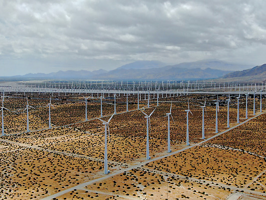 포토 JPG 해외이미지 공원 산업 여행 자연 하늘 바람 산 건조 풍경 사람없음 야외 초록색 태양 환경 탑 계곡 미국 힘 재활용 장비 사막 풍차 발전기 에너지 흰색 그룹 오염 에코 생태계 산등성이 프로펠러 캘리포니아 유지 혁명 조감도 해외202008 해외포토 자연요소 건축물 공공시설 컬러 컨셉 북아메리카 날씨 발전소 친환경 파일형식