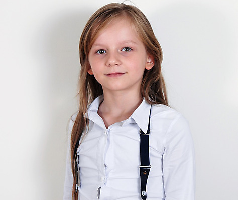 포토 JPG 해외이미지 백인 1 라이프스타일 여자 행복 얼굴 어린이 백그라운드 한명 사람 금발 기쁨 흰색 달콤 고립 해외202008 해외포토 서양인 헤어스타일 감정 컬러 생활 신체부위 맛 파일형식