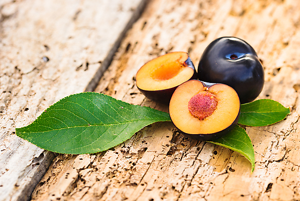 포토 JPG 해외이미지 열매 음식 조각 백그라운드 잎 농업 다이어트 과일 재료 자연 탁자 디저트 요리 사람없음 가로 농작물 주방 보라색 시골 신선 달콤 먹기 상쾌 유기농 원예 베리 자두 건강식 구식 숙성 채식주의자 해외202008 해외포토 식물 웰빙 감정 산업 컬러 가구 모션 건강 취미 맛 생태계 채식 파일형식