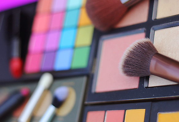 포토 JPG 해외이미지 실내 근접촬영 사람없음 화장용품 아이섀도 섀도우팔레트 해외202008 해외포토 뷰포인트 내부 화장품 미용용품 파일형식