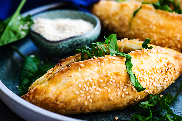 포토 JPG 해외이미지 그릇 접시 사람없음 시금치 조지아 참깨 해외202008 해외포토 식기 채소 깨 동유럽 파일형식