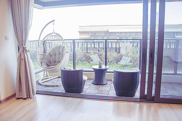 포토 JPG 해외이미지 디자인 벽 거실 건축양식 창문 새로움 바닥 아파트 주택 실내 사람없음 내부 목재 사무실 문 우주 방 흰색 벽난로 리빙 다락방 파케트 해외202008 해외포토 나무 건축 컬러 컨셉 비즈니스 재료 건물 파일형식