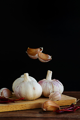 포토 JPG 해외이미지 음식 채소 재료 전구 고추 양파 건조 건강 마늘 요리 사람없음 목재 빨간색 초록색 세트 갈색 주방 검은색 흰색 시골 신선 뜨거움 맛 자르기 허브 향신료 유기농 날것 소금 위치 향 후추 많음 해외202008 해외포토 나무 식물 웰빙 컬러 컨셉 모션 향미료 파일형식