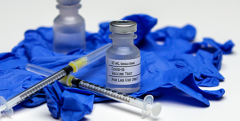 포토 JPG 해외이미지 장갑 유리병 건강 실험 주사기 안전 사람없음 치료 파란색 약 건강관리 흰색 바늘 바이러스 보호 질병 예방 감염 슛 전염 고립 돌봄 백신 예방접종 해외202008 해외포토 잡화 컬러 컨셉 의학 의료기기 모션 병_용기 관리 도구 접종 파일형식