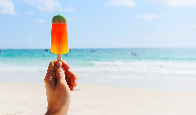 포토 JPG 해외이미지 라이프스타일 여자 음식 모래 파도 바다 여행 백그라운드 과일 자연 하늘 휴가 휴식 아이스크림 디저트 막대사탕 사람없음 빨간색 물 파란색 컬러풀 태양 얼음 추위 신선 막대기 서핑 달콤 맛 시원함 먹기 크림 핸드메이드 맛있는 해외202008 해외포토 자연요소 컬러 컨셉 모션 사탕 사람 생활 수상스포츠 생태계 파일형식