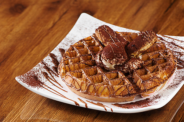 포토 JPG 해외이미지 접시 디저트 사람없음 크림 와플 코코아가루 해외202008 해외포토 식기 음식 가루 파일형식