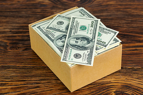 포토 JPG 해외이미지 1 종이 백그라운드 컨셉 지폐 돈 비즈니스 성공 선물 사람없음 장식 초록색 금융 경제 쇼핑 상자 쌓기 달러 성장 오픈 절약 재산 가득함 심볼 사인 주기 투자 결제 기부 계산서 판지 보너스 부정부패 위기 헬프 자선단체 해외202008 해외포토 컬러 모션 도움 그룹 자선 파일형식