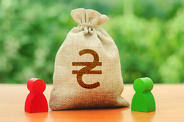 포토 JPG 해외이미지 컨셉 돈 2 가방 비즈니스 사업가 관계 사람 사람없음 금융 경제 숫자 경쟁 거래 저축 비즈니스맨 재산 충돌 심볼 투자 법 해결 파산 대출 빚 분할 예산 우크라이나 위기 이혼 임대 정부 비용 해외202008 해외포토 직업 문자 잡화 남자 유럽 직장인 파일형식