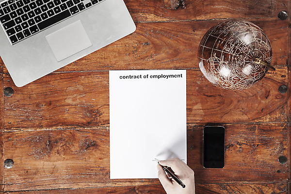 포토 JPG 해외이미지 직업 종이 백그라운드 비즈니스 미래 새로움 직장 사람없음 목재 컴퓨터 사무실 펜 지구본 계산기 업무 비즈니스맨 던지기 정상 위험 종업원 전화기 책상 계약 사인 준비 질서 서명 카피스페이스 해외202008 해외포토 나무 남자 가구 컨셉 회사 재료 모션 문구용품 전자제품 필기구 공백 장비 예절 작업 직장인 파일형식