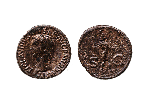 포토 JPG 해외이미지 1 백그라운드 돈 유물 사람없음 머리 동전 이탈리아 골동품 흰색 역사 재산 황금 닫기 로마 왕 자르기 흰배경 과거 청동 보물 고립 귀족 로마인 옛날 카피스페이스 해외202008 해외포토 전통 유럽 컬러 컨셉 모션 인종 신체부위 금융 공백 파일형식