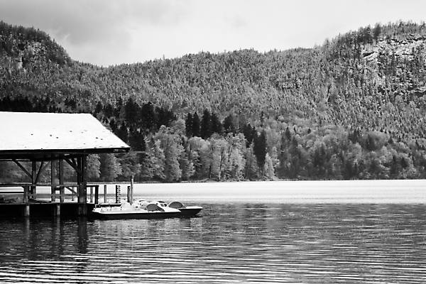 포토 JPG 해외이미지 나무 공원 호수 바다 여행 겨울 자연 하늘 지붕 휴가 산 주택 풍경 사람없음 건물 초록색 물 여름 파란색 반사 가을 바위 소나무 보트 황무지 주식 숲 산등성이 에메랄드 카누 전국 눈내림 로키산맥 해외202008 해외포토 자연요소 식물 건축물 계절 공공시설 컬러 배_교통 눈_날씨 금융 돌_바위 수상스포츠 보석 생태계 파일형식