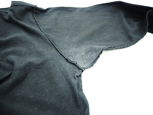 포토 JPG 해외이미지 백인 1 디자인 옷 백그라운드 셔츠 티셔츠 패턴 신체 부분 추상 사람없음 노란색 유행 검은색 어둠 회색 젖음 흰색 표현 직물 잡기 점 얼룩 아래 묘사 질감 코 땀 냄새 문제 팔 보여주기 스타일 해외202008 해외포토 서양인 컬러 상의 무늬 모션 신체부위 방향 위치 파일형식