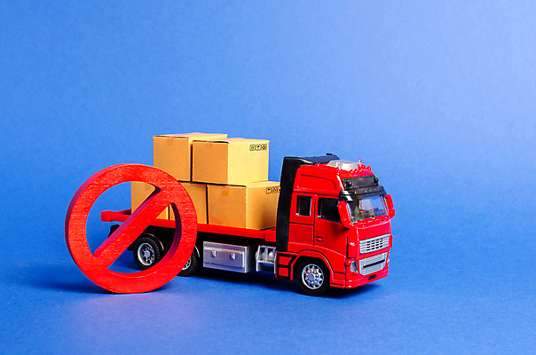 포토 JPG 해외이미지 산업 컨셉 비즈니스 사람없음 빨간색 금융 경제 쇼핑 상자 쌓기 금지 화물 보호 상품 거절 아래 심볼 무역 보안 짐차 넘어짐 세금 의무 증명서 많음 해외202008 해외포토 컬러 모션 자동차 안전 운송업 방향 위치 파일형식