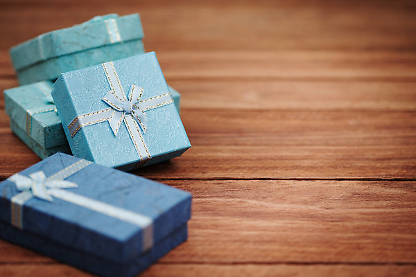 포토 JPG 해외이미지 디자인 행복 리본 종이 백그라운드 컨셉 크리스마스 겨울 자연 휴가 새로움 발렌타인데이 선물 사랑 이벤트 사람없음 목재 장식 파란색 상자 갈색 우주 놀람 낭만 수확 흰색 축하 인사 생일 널 활 주기 패키지 해외202008 우호적 해외포토 나무 계절 기념일 감정 컬러 농업 재료 모션 데이이벤트 표정 예절 생태계 파일형식