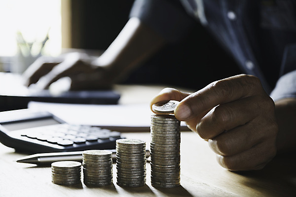 포토 JPG 해외이미지 손 백그라운드 컨셉 돈 비즈니스 성공 그래프 사람 사람없음 금융 경제 쌓기 달러 금속 동전 거래 저축 성장 흰색 바 시장 재산 황금 주식 심볼 속도 투자 상승 이익 보물 회계 보험 진행 대출 관심 수입 해외202008 해외포토 컬러 모션 재질 신체부위 파일형식