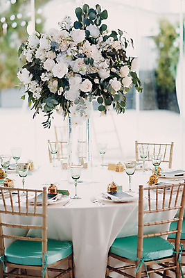 포토 JPG 해외이미지 디자인 꽃 꽃다발 결혼 꽃무늬 유리 탁자 결혼식 휴가 이벤트 사람없음 목재 장식 초록색 장미 파티 요식업 식당 저녁식사 낭만 흰색 축하 고급 배열 만족 설정 점심식사 스타일 해외202008 해외포토 나무 식물 감정 산업 컬러 가구 컨셉 무늬 재료 재질 상점 식사 파일형식